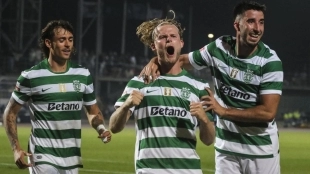 <p>Morten Hjulmand celebrates a goal scored with Sporting Portugal</p>