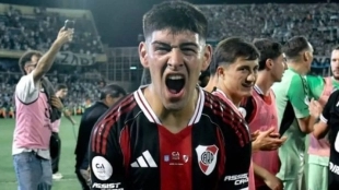 Lautaro Rivero celebra una victoria de River Plate