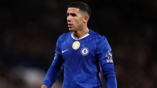 Enzo Fernández durante un partido con el Chelsea