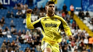 <p>Marco Asensio celebrates a goal scored with Fenerbahçe</p>